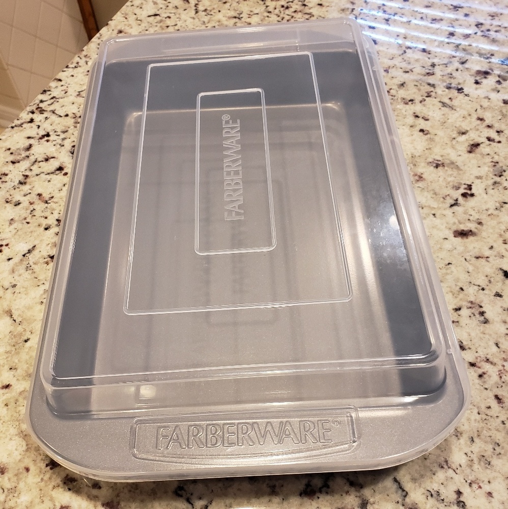 Farberware 9x13 Covered Cake Pan